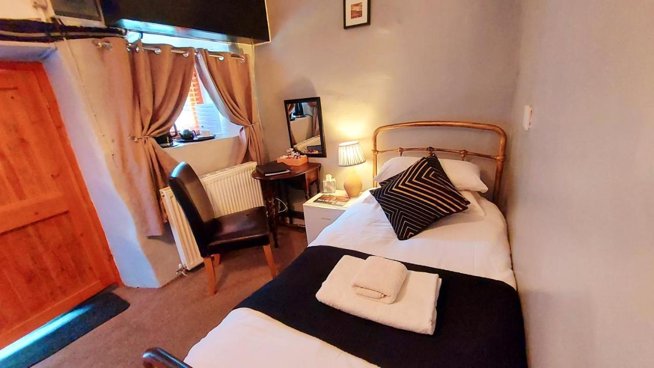 Dolgun Uchaf Historic B&B And Cottages In Snowdonia Dolgellau Exteriör bild