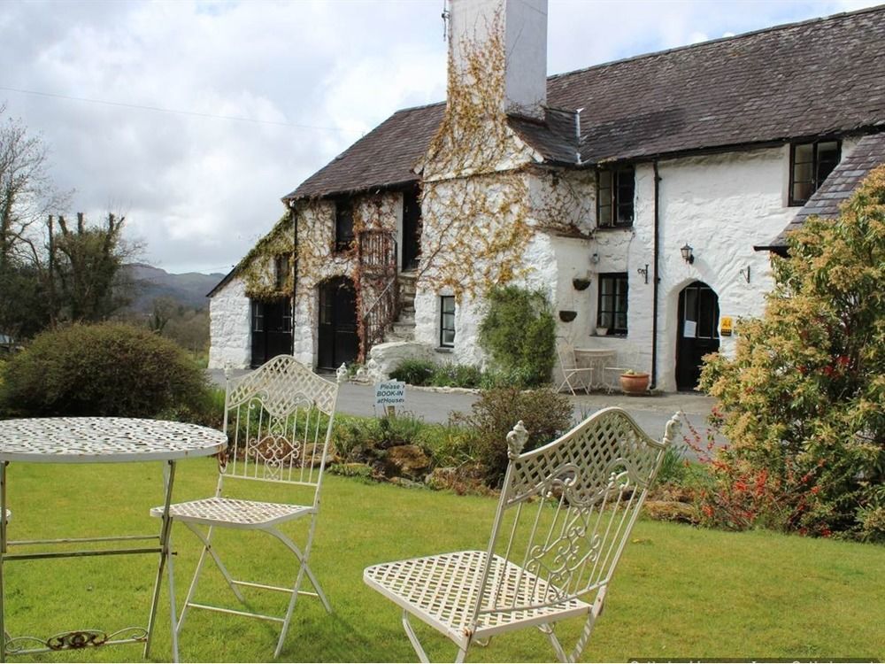 Dolgun Uchaf Historic B&B And Cottages In Snowdonia Dolgellau Exteriör bild